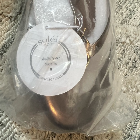 NWT Soléi Sea Indie Flip-Flop Sandals – Metallic Pewter - Picture 4 of 5